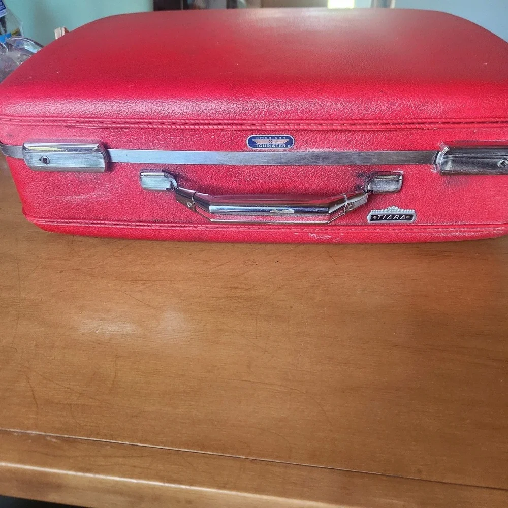 Vintage American Tourister Tiara Red Hard-shell Suitcase 1960s 21x16 (No Key)